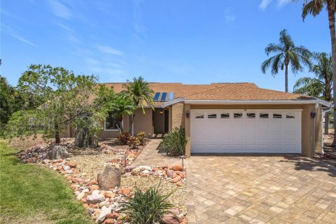 House in Palm Coast, Florida 3 bedrooms, 167.69 sq.m. № 1794009 - photo 1
