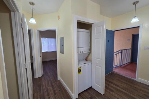 Condo in Orlando, Florida, 3 bedrooms  № 1915379 - photo 2