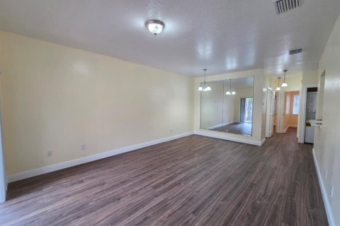 Condo in Orlando, Florida, 3 bedrooms  № 1915379 - photo 7