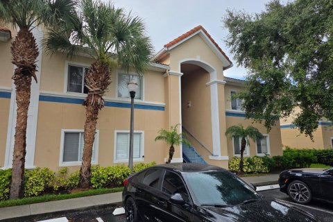 Condo in Orlando, Florida, 3 bedrooms  № 1915379 - photo 1