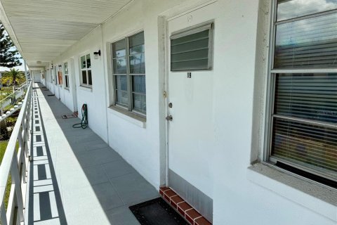 Condominio en venta en Saint Petersburg, Florida, 1 dormitorio, 54.35 m2 № 1619221 - foto 1