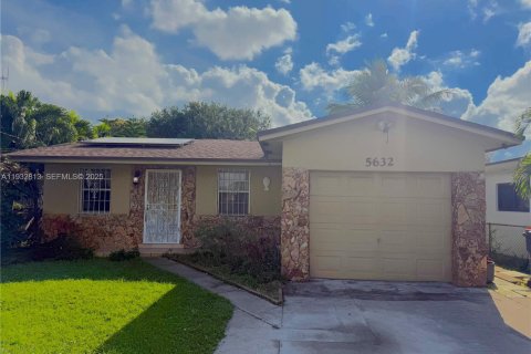 Купить виллу или дом в Вест-Парк, Флорида 3 спальни, 129.97м2, № 1991948 - фото 1