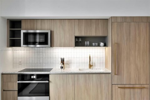 Condo in Miami, Florida, 2 bedrooms  № 1691827 - photo 5