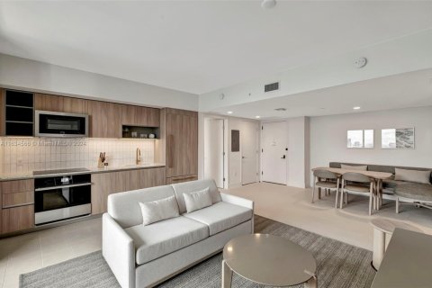 Condo in Miami, Florida, 2 bedrooms  № 1691827 - photo 1