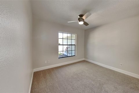 House in Winter Springs, Florida 3 bedrooms, 139.73 sq.m. № 1586766 - photo 15