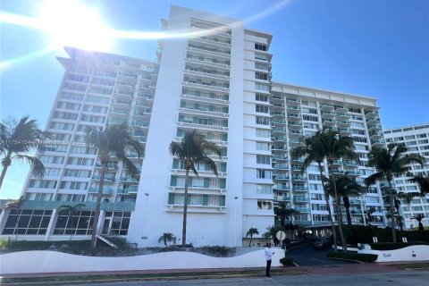 Condo in Miami Beach, Florida, 1 bedroom  № 1730189 - photo 3