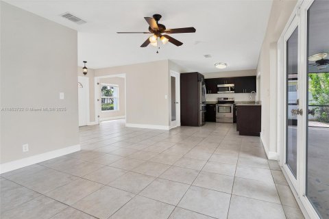 House in Cooper City, Florida 3 bedrooms, 161.46 sq.m. № 1871853 - photo 15