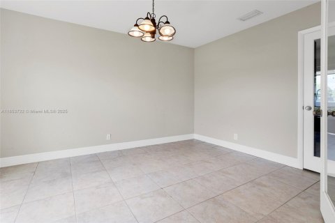 House in Cooper City, Florida 3 bedrooms, 161.46 sq.m. № 1871853 - photo 16