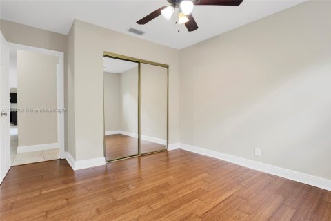 House in Cooper City, Florida 3 bedrooms, 161.46 sq.m. № 1871853 - photo 29