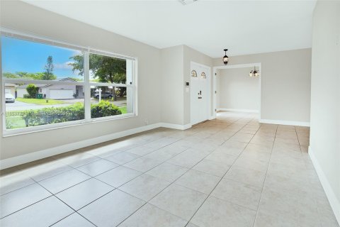 House in Cooper City, Florida 3 bedrooms, 161.46 sq.m. № 1871853 - photo 8
