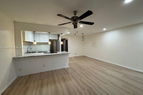 Copropriété à louer à Pembroke Pines, Floride: 1 chambre, 75.34 m2 № 1967660 - photo 2