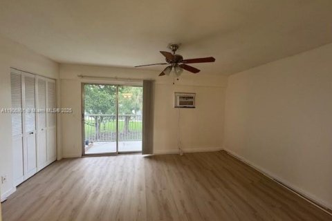 Copropriété à louer à Pembroke Pines, Floride: 1 chambre, 75.34 m2 № 1967660 - photo 4