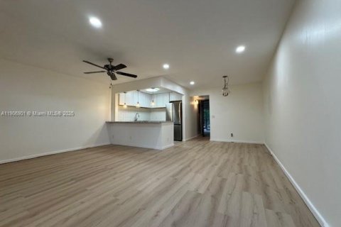 Copropriété à louer à Pembroke Pines, Floride: 1 chambre, 75.34 m2 № 1967660 - photo 6