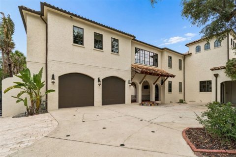 House in Tampa, Florida 4 bedrooms, 472.5 sq.m. № 2227078 - photo 9