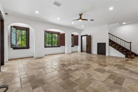 House in Tampa, Florida 4 bedrooms, 472.5 sq.m. № 2227078 - photo 17