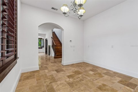 House in Tampa, Florida 4 bedrooms, 472.5 sq.m. № 2227078 - photo 24