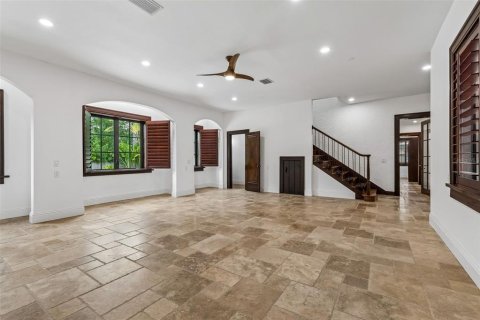 House in Tampa, Florida 4 bedrooms, 472.5 sq.m. № 2227078 - photo 20
