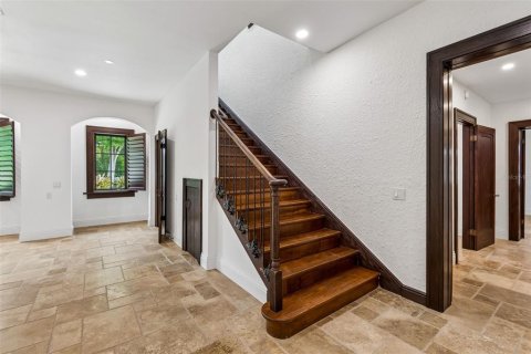 House in Tampa, Florida 4 bedrooms, 472.5 sq.m. № 2227078 - photo 21