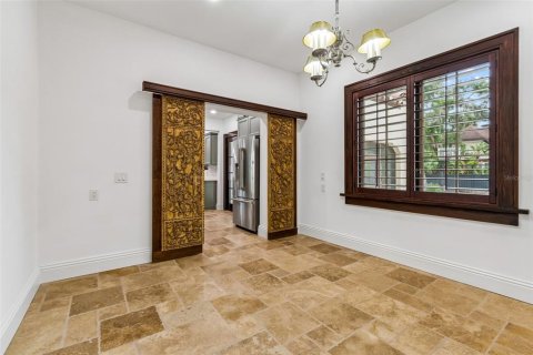 House in Tampa, Florida 4 bedrooms, 472.5 sq.m. № 2227078 - photo 23