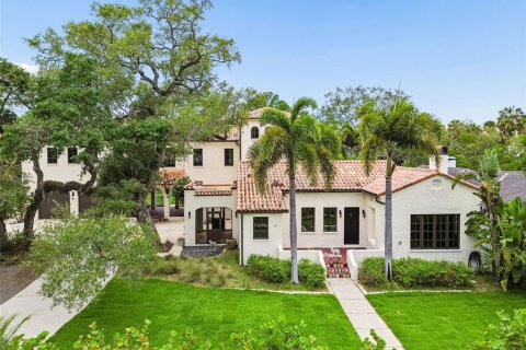 House in Tampa, Florida 4 bedrooms, 472.5 sq.m. № 2227078