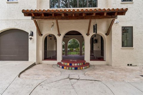 House in Tampa, Florida 4 bedrooms, 472.5 sq.m. № 2227078 - photo 12