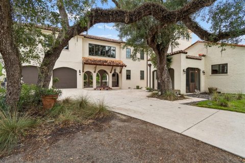 House in Tampa, Florida 4 bedrooms, 472.5 sq.m. № 2227078 - photo 5