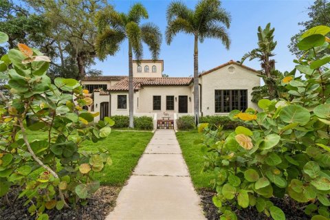 House in Tampa, Florida 4 bedrooms, 472.5 sq.m. № 2227078 - photo 3