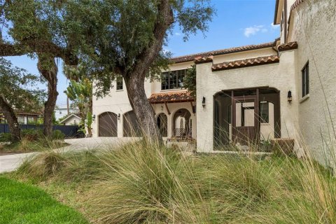 House in Tampa, Florida 4 bedrooms, 472.5 sq.m. № 2227078 - photo 8