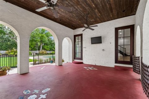 House in Tampa, Florida 4 bedrooms, 472.5 sq.m. № 2227078 - photo 14