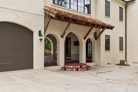 House in Tampa, Florida 4 bedrooms, 472.5 sq.m. № 2227078 - photo 11