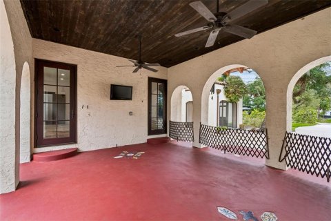 House in Tampa, Florida 4 bedrooms, 472.5 sq.m. № 2227078 - photo 15