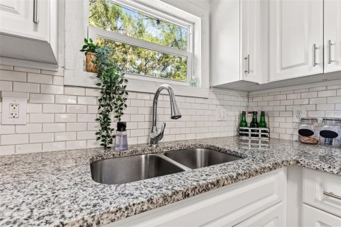 House in Tampa, Florida 2 bedrooms, 81.75 sq.m. № 1807356 - photo 3