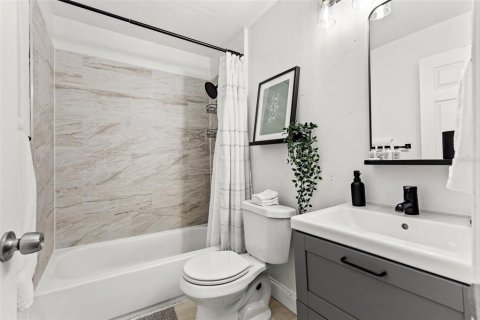 House in Tampa, Florida 2 bedrooms, 81.75 sq.m. № 1807356 - photo 8