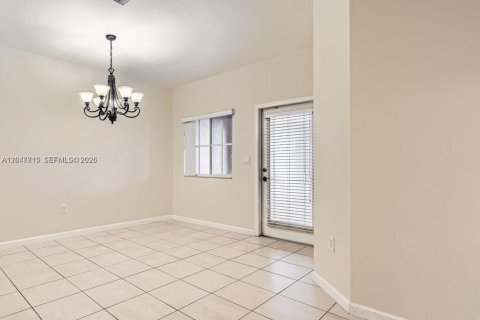 Touwnhouse à louer à Homestead, Floride: 3 chambres, 146.79 m2 № 2168303 - photo 6