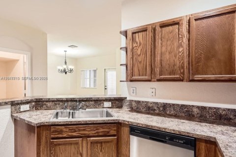 Touwnhouse à louer à Homestead, Floride: 3 chambres, 146.79 m2 № 2168303 - photo 4