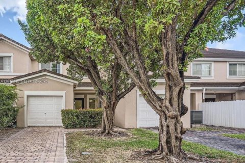 Touwnhouse à louer à Homestead, Floride: 3 chambres, 146.79 m2 № 2168303 - photo 2