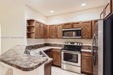 Touwnhouse à louer à Homestead, Floride: 3 chambres, 146.79 m2 № 2168303 - photo 3