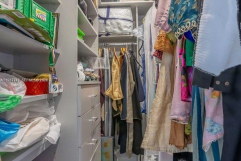 Купить кондоминиум в Халландейл-Бич, Флорида 2 спальни, 155.8м2, № 2028582 - фото 15