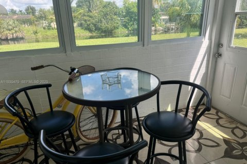 Condo in Plantation, Florida, 2 bedrooms  № 1992518 - photo 16