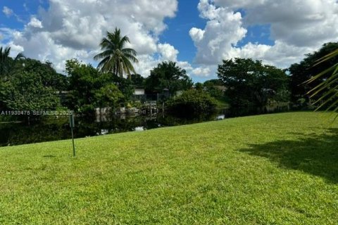 Condo in Plantation, Florida, 2 bedrooms  № 1992518 - photo 22