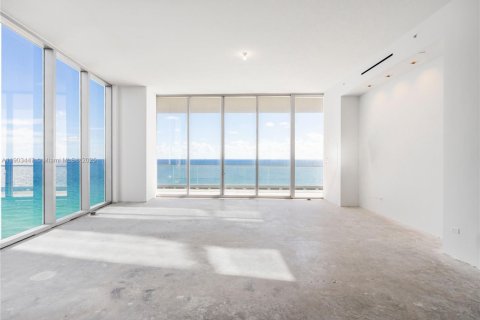 Condo in Sunny Isles Beach, Florida, 4 bedrooms  № 2060092