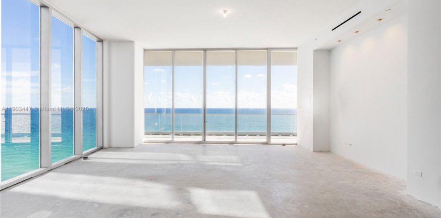 Condo in Sunny Isles Beach, Florida, 4 bedrooms  № 2060092