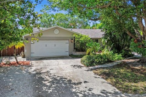 House in Tarpon Springs, Florida 3 bedrooms, 129.04 sq.m. № 2368731