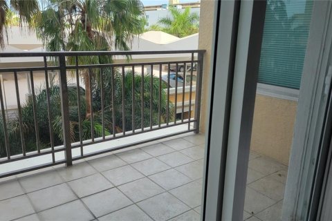 Condo in Sarasota, Florida, 2 bedrooms  № 813410 - photo 12