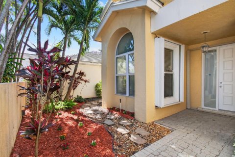 House in Boca Raton, Florida 3 bedrooms, 205.22 sq.m. № 2190773 - photo 2