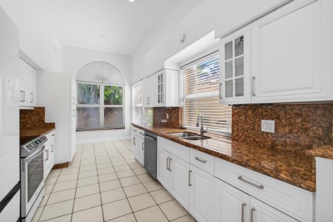 House in Boca Raton, Florida 3 bedrooms, 205.22 sq.m. № 2190773 - photo 13