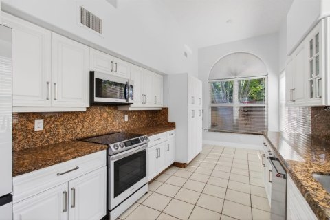 House in Boca Raton, Florida 3 bedrooms, 205.22 sq.m. № 2190773 - photo 14