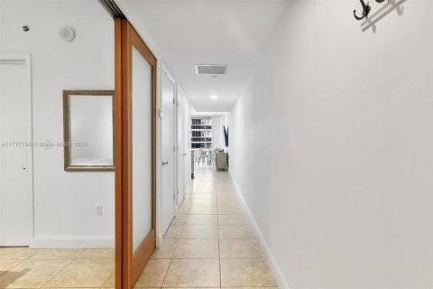 Condominio en venta en Hallandale Beach, Florida, 1 dormitorio, 78.41 m2 № 1616956 - foto 10
