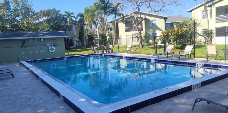 Condo in Palm Beach Gardens, Florida, 2 bedrooms № 1100767