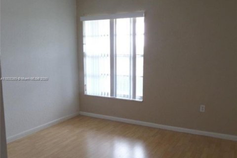 Condo in Hialeah, Florida, 1 bedroom  № 1830518 - photo 12